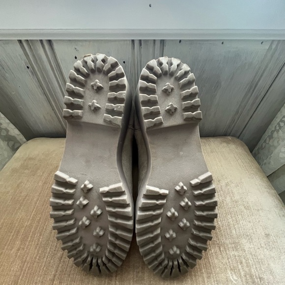 Dolce Vita pull on Suede Chelsea Ankle Boots in Taupe nude lug sole size 8 - Picture 7 of 9